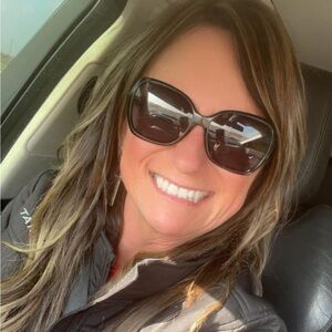 Meet your Posher, Melissa